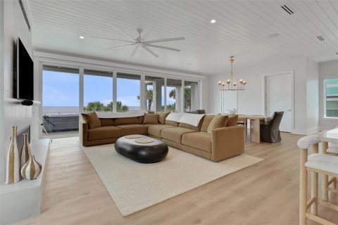 House in Flagler Beach, Florida 5 bedrooms, 359.72 sq.m. № 2138714 - photo 25