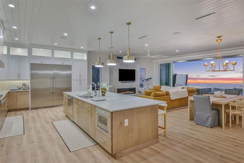 House in Flagler Beach, Florida 5 bedrooms, 359.72 sq.m. № 2138714 - photo 6