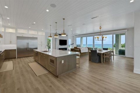 House in Flagler Beach, Florida 5 bedrooms, 359.72 sq.m. № 2138714 - photo 12
