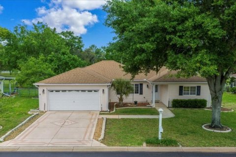 House in Dunnellon, Florida 3 bedrooms, 163.51 sq.m. № 2093290