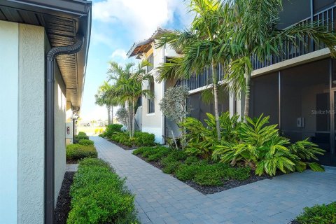 Condo in Bradenton, Florida, 2 bedrooms in LAKEWOOD NATIONAL  № 1578929 - photo 3