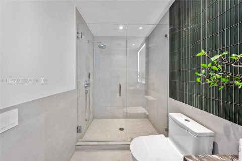 Condo in Miami Beach, Florida, 3 bedrooms  № 2026929 - photo 30