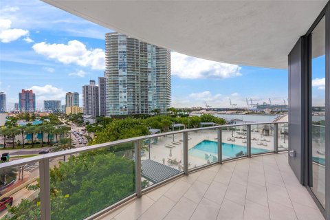 Condo in Miami Beach, Florida, 3 bedrooms  № 2026929 - photo 2