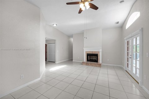 House in Cutler Bay, Florida 4 bedrooms, 198.9 sq.m. № 1814720 - photo 6