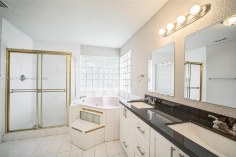 House in Cutler Bay, Florida 4 bedrooms, 198.9 sq.m. № 1814720 - photo 25