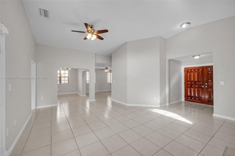 House in Cutler Bay, Florida 4 bedrooms, 198.9 sq.m. № 1814720 - photo 20