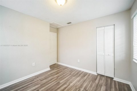 House in Cutler Bay, Florida 4 bedrooms, 198.9 sq.m. № 1814720 - photo 12