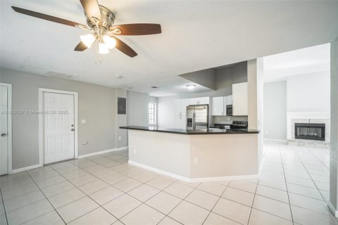 House in Cutler Bay, Florida 4 bedrooms, 198.9 sq.m. № 1814720 - photo 4