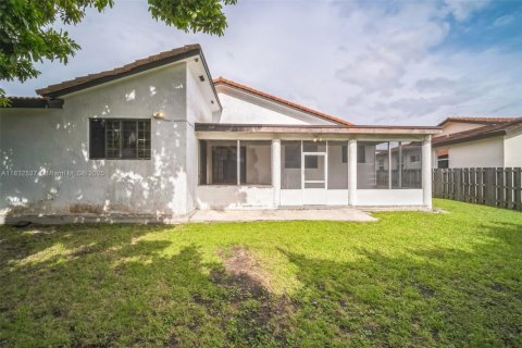 House in Cutler Bay, Florida 4 bedrooms, 198.9 sq.m. № 1814720 - photo 27