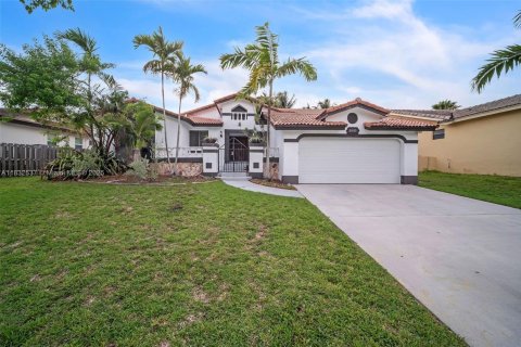 House in Cutler Bay, Florida 4 bedrooms, 198.9 sq.m. № 1814720 - photo 1