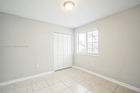 House in Cutler Bay, Florida 4 bedrooms, 198.9 sq.m. № 1814720 - photo 10