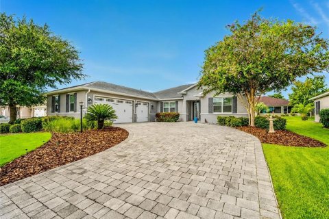 House in Ocala, Florida 3 bedrooms, 244.8 sq.m. № 2356717