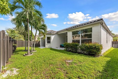 House in Miramar, Florida 4 bedrooms, 202.53 sq.m. № 1948597 - photo 30