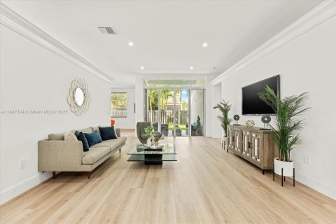 House in Miramar, Florida 4 bedrooms, 202.53 sq.m. № 1948597 - photo 6