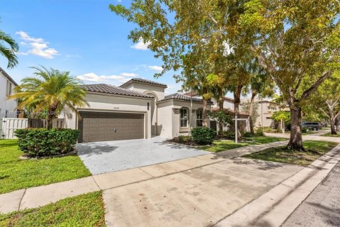 House in Miramar, Florida 4 bedrooms, 202.53 sq.m. № 1948597 - photo 1