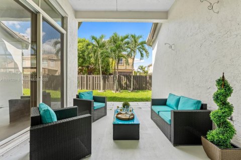 House in Miramar, Florida 4 bedrooms, 202.53 sq.m. № 1948597 - photo 27