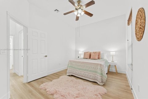 House in Miramar, Florida 4 bedrooms, 202.53 sq.m. № 1948597 - photo 22