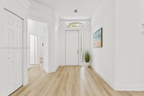 House in Miramar, Florida 4 bedrooms, 202.53 sq.m. № 1948597 - photo 3