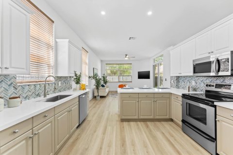 House in Miramar, Florida 4 bedrooms, 202.53 sq.m. № 1948597 - photo 13