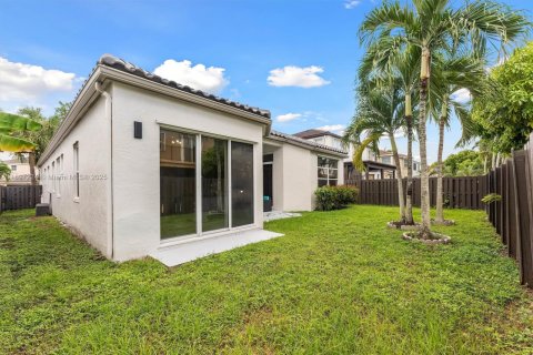 House in Miramar, Florida 4 bedrooms, 202.53 sq.m. № 1948597 - photo 29