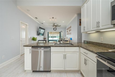 Villa ou maison à vendre à Auburndale, Floride: 4 chambres, 214.33 m2 № 2398306 - photo 9
