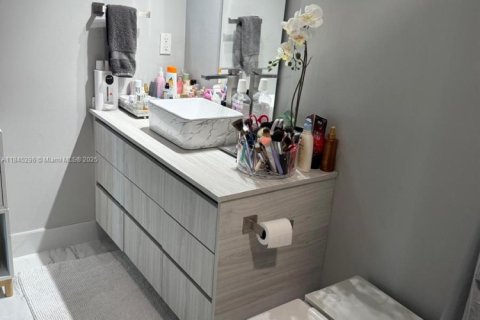 Condo in Miami, Florida, 2 bedrooms  № 2054236 - photo 23