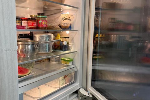 Condo in Miami, Florida, 2 bedrooms  № 2054236 - photo 7