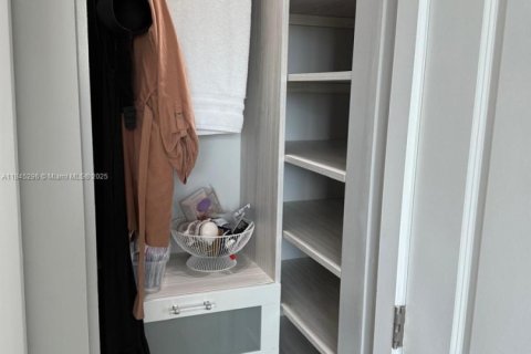 Condo in Miami, Florida, 2 bedrooms  № 2054236 - photo 19