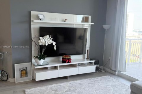 Condo in Miami, Florida, 2 bedrooms  № 2054236 - photo 14