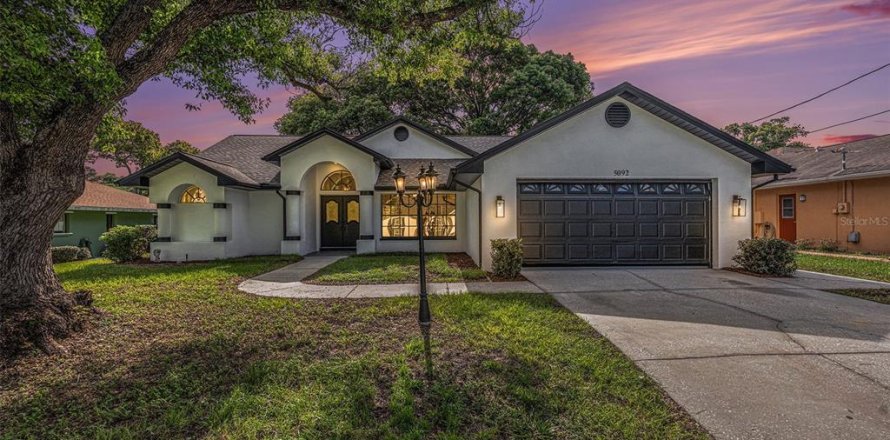 Villa ou maison à Spring Hill, Floride 3 chambres, 158.31 m2 № 1809899