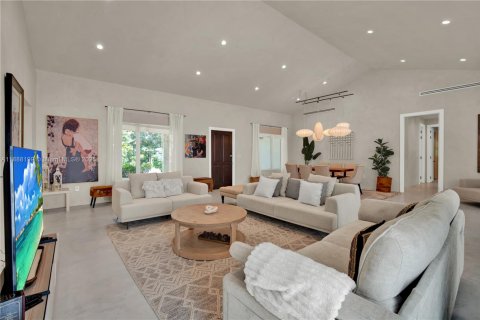 House in Miami, Florida 4 bedrooms, 201.69 sq.m. № 1942246 - photo 15