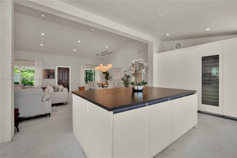 House in Miami, Florida 4 bedrooms, 201.69 sq.m. № 1942246 - photo 19