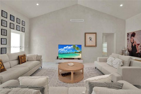 House in Miami, Florida 4 bedrooms, 201.69 sq.m. № 1942246 - photo 7