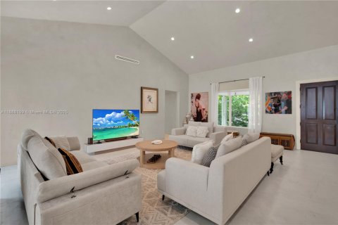 House in Miami, Florida 4 bedrooms, 201.69 sq.m. № 1942246 - photo 6