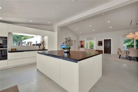 House in Miami, Florida 4 bedrooms, 201.69 sq.m. № 1942246 - photo 18