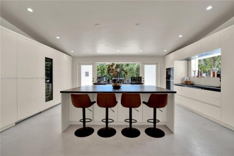 House in Miami, Florida 4 bedrooms, 201.69 sq.m. № 1942246 - photo 16
