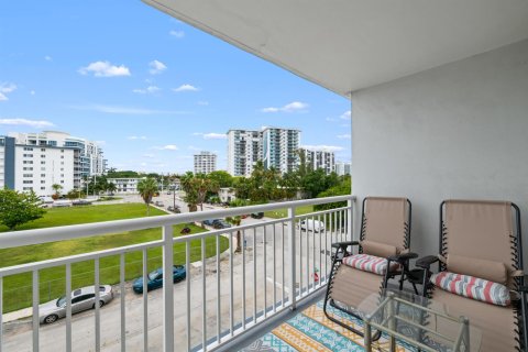 Condominio en venta en Fort Lauderdale, Florida, 1 dormitorio, 64.1 m2 № 2276305 - foto 2