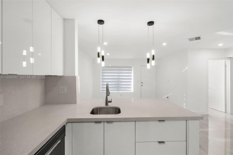 Copropriété à louer à Miami, Floride: 2 chambres, 69.68 m2 № 1997629 - photo 7