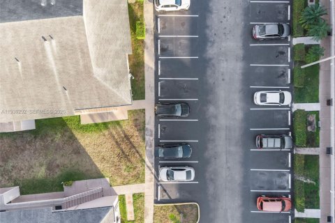 Copropriété à louer à Miami, Floride: 2 chambres, 69.68 m2 № 1997629 - photo 18