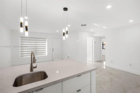 Copropriété à louer à Miami, Floride: 2 chambres, 69.68 m2 № 1997629 - photo 8