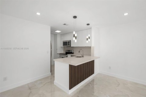 Copropriété à louer à Miami, Floride: 2 chambres, 69.68 m2 № 1997629 - photo 4
