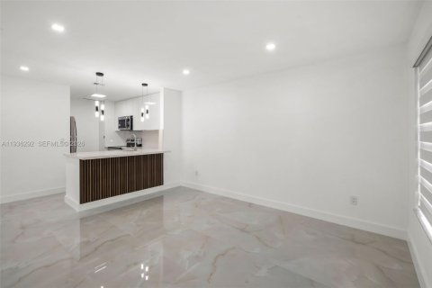 Copropriété à louer à Miami, Floride: 2 chambres, 69.68 m2 № 1997629 - photo 2
