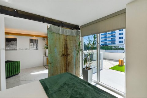 Copropriété à louer à Miami Beach, Floride: 2 chambres, 127.09 m2 № 1965946 - photo 16