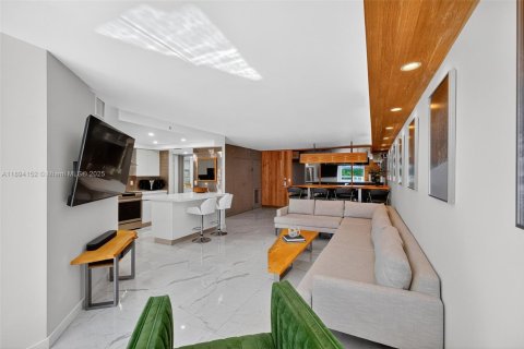 Copropriété à louer à Miami Beach, Floride: 2 chambres, 127.09 m2 № 1965946 - photo 1