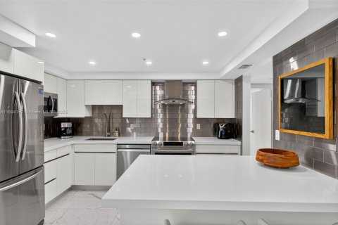 Copropriété à louer à Miami Beach, Floride: 2 chambres, 127.09 m2 № 1965946 - photo 2