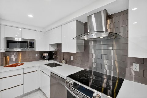 Copropriété à louer à Miami Beach, Floride: 2 chambres, 127.09 m2 № 1965946 - photo 9