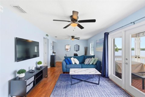 Condo in Saint Petersburg, Florida, 1 bedroom  № 2394082 - photo 3