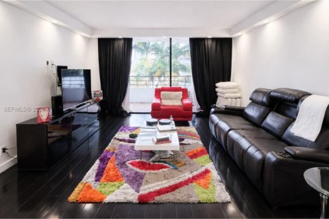 Condo in Hallandale Beach, Florida, 1 bedroom  № 2044456 - photo 4