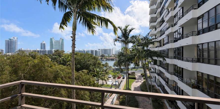 Condo in Hallandale Beach, Florida, 1 bedroom  № 2044456