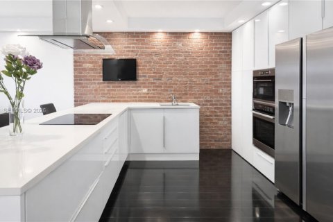 Condo in Hallandale Beach, Florida, 1 bedroom  № 2044456 - photo 7